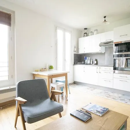 Charming Near Menilmontant Apartment